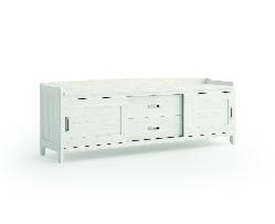 Estila Luxusný moderný nočný stolík do spálne Cerdena z masívneho dreva s troma zásuvkami 68 cm